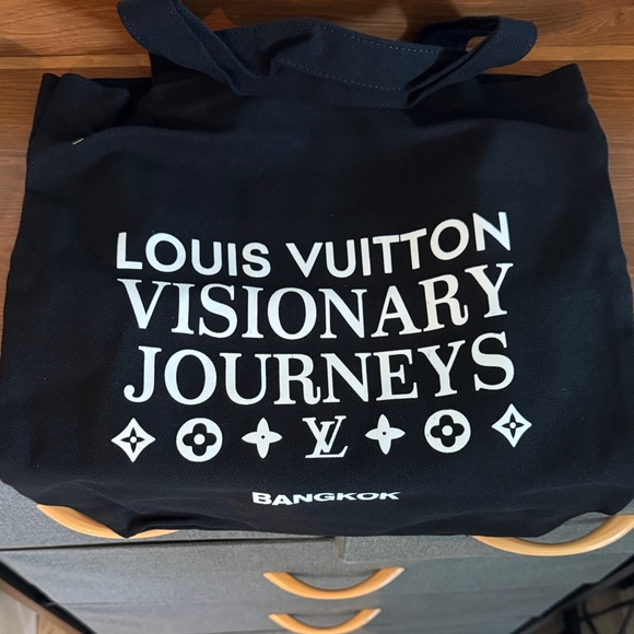 Louis Vuitton Black Visionary Journeys Bangkok Tote GWP - Picture 1 of 3